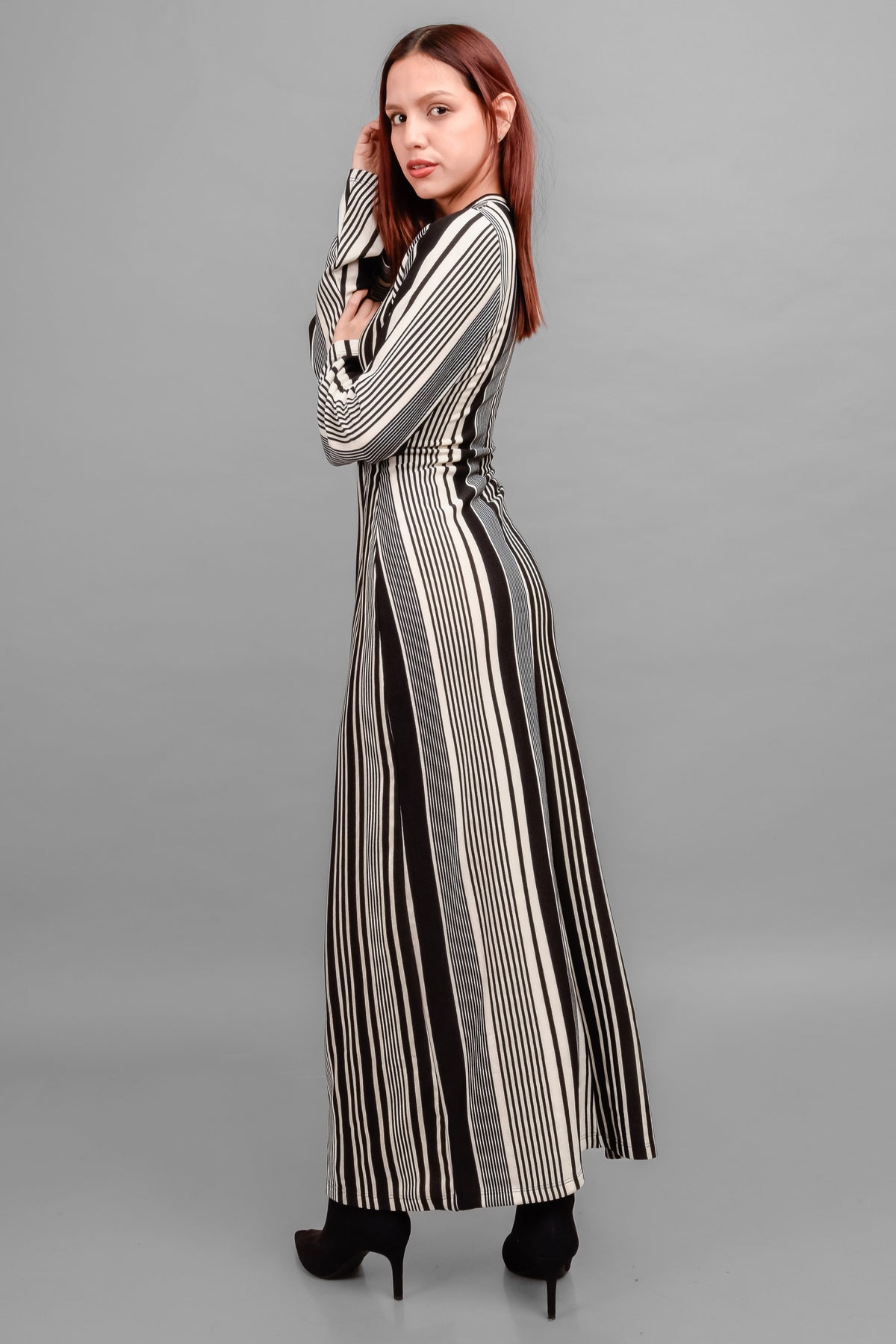 Vestido Victoria Cod502 de lanilla afranelada, negro y blanco a rayas, vista completa