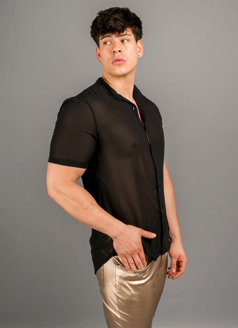 Camisa Praga negra con transparencias en estudio