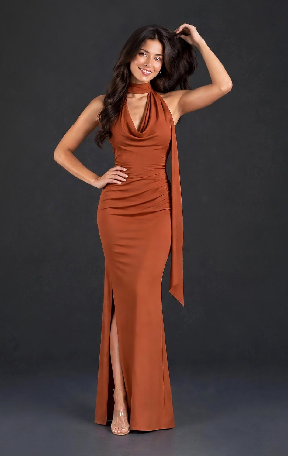 Vestido Dalia terracota largo con escote drapeado y abertura frontal