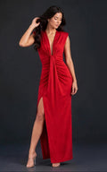 Vestido Rafaela rojo largo con escote en V, drapeado frontal y abertura en la falda