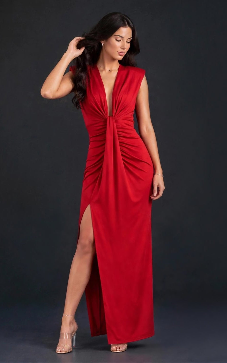 Vestido Rafaela rojo largo con escote en V, drapeado frontal y abertura en la falda
