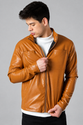 Chaqueta Jael Camel Cod509 de ecocuero, fotografía de estudio mejorada