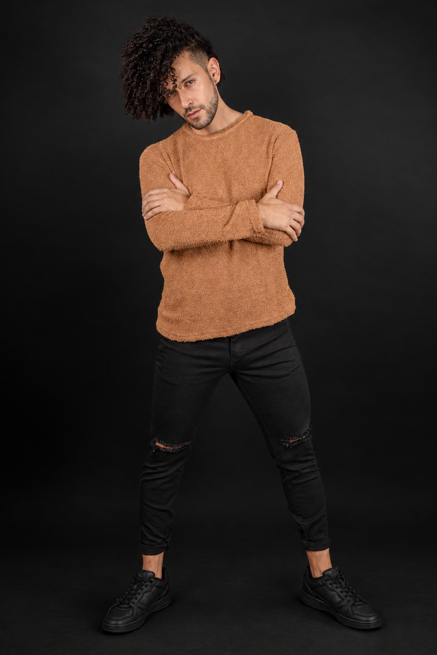 Suéter Renzo café, foto de cuerpo completo mejorada