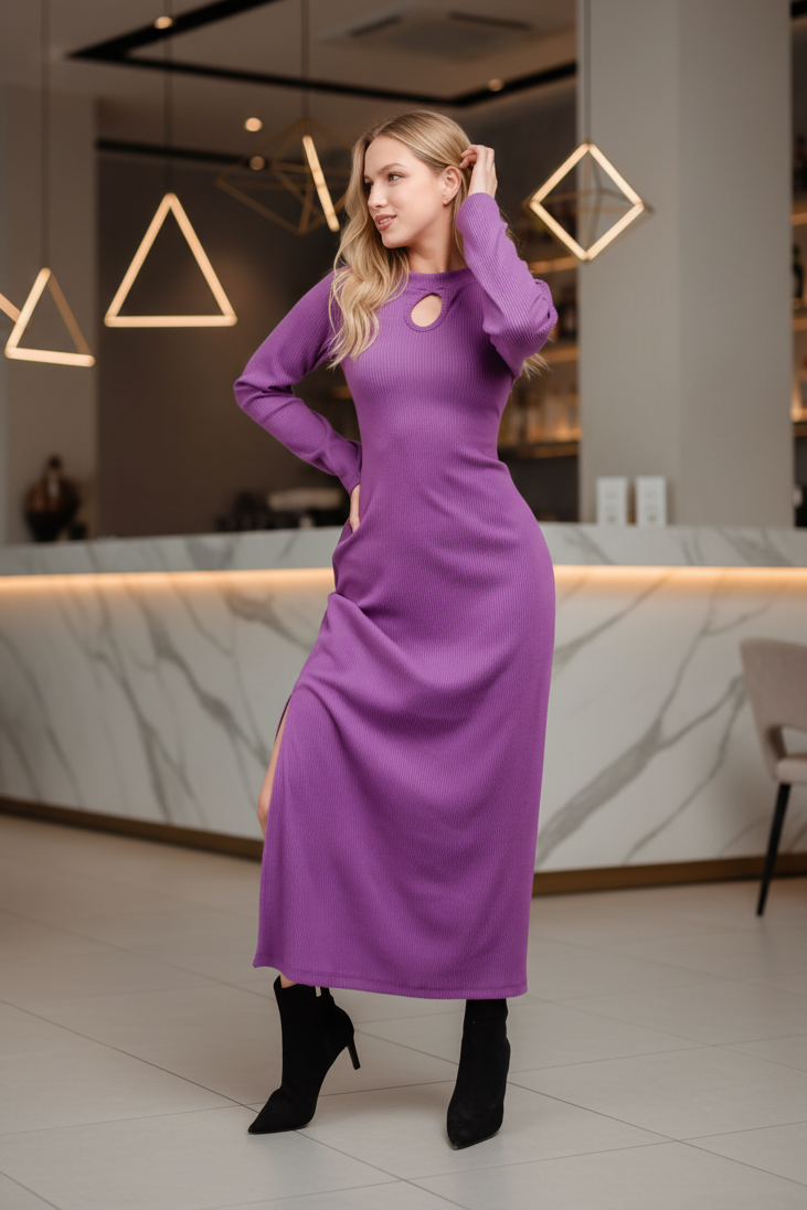 Vestido Francia - Modelo rubia restaurante moderno